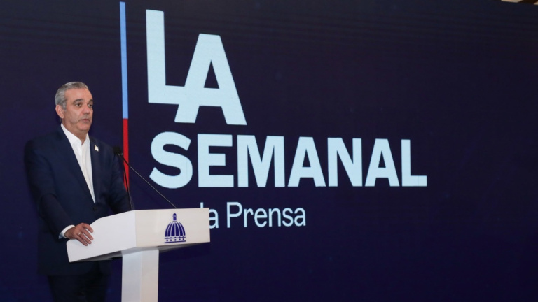 presidente abinader durante la semanal